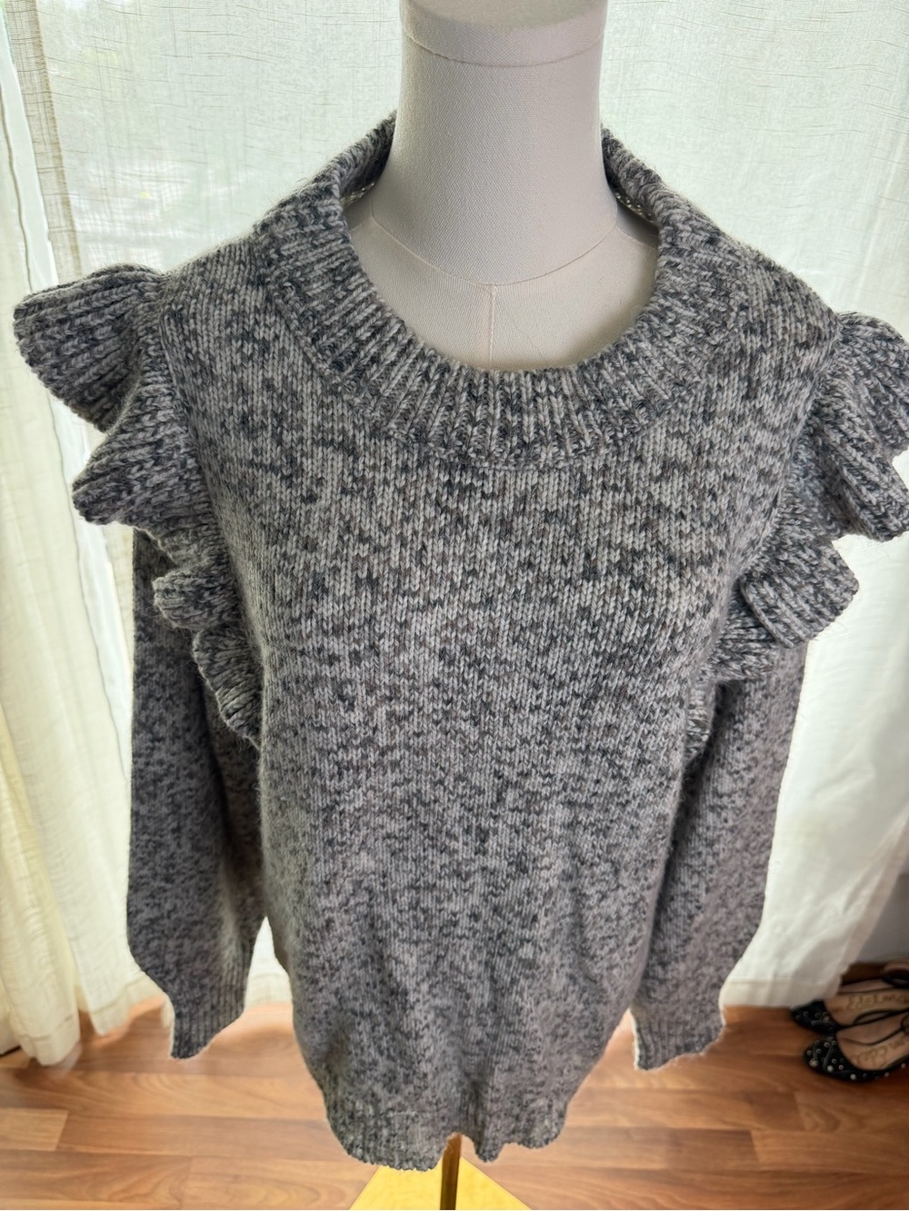 Universal Thread Gray Marled Ruffle Shoulder Crew Sweater